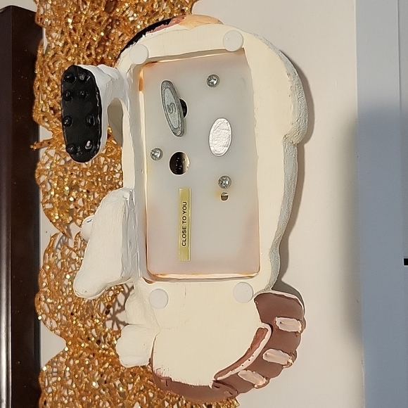 VINTAGE BASEBALL GLOVE BEAGLE Hugger Shelf Sitter‎ Music Box - Picture 9 of 10